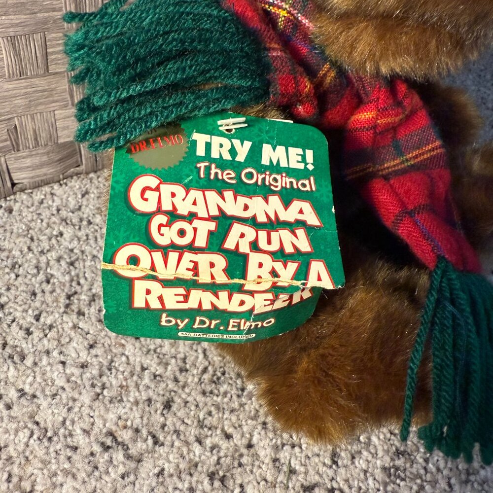 NWT Vintage 16" Dr. Elmo Grandma Got Runover by a Reindeer Musical Plush 1997-98 - Picture 9 of 16